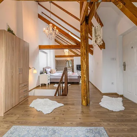 Lora's Place Apartmán Brašov